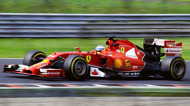 Felipe Alonso pilotando a Ferrari
