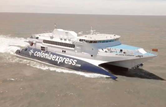Barco que faz o ferry de Buenos Aires para Colônia do Sacramento