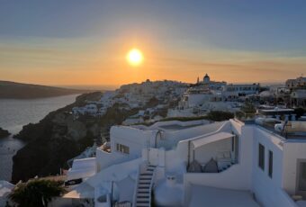 Onde se hospedar em Santorini para uma experiência inesquecível