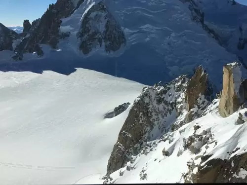 Montes com neve Aiguille du Midi