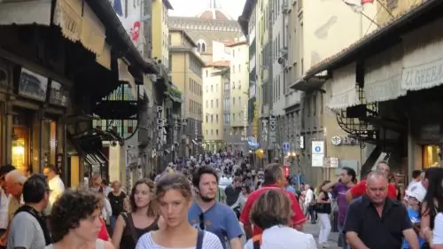 Movimento da Via Calimala, em Firenze