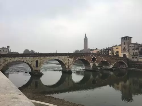 Como é a Ponte Pietra Ponte Pietra
