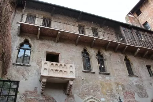Bancada da Julieta em Verona Bancada da Julieta em Verona