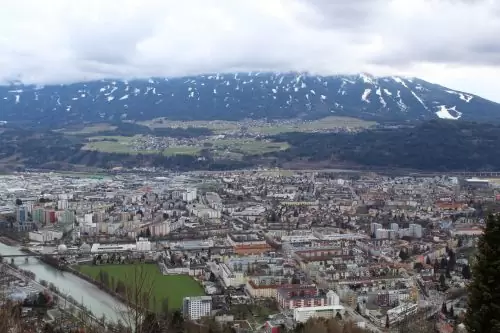 Vista de Innsbruck do teleférico Vista panorâmica de Innsbruck