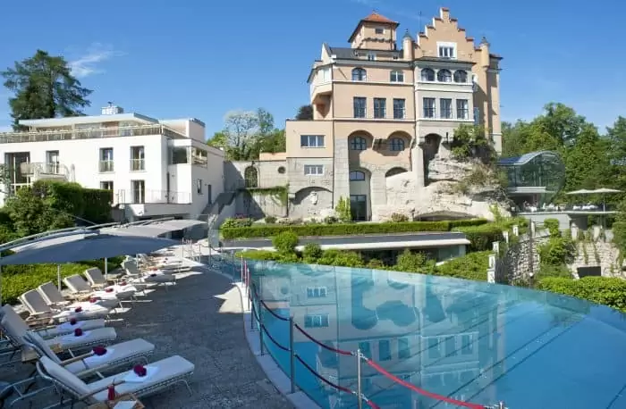 Vista externa do Hotel Schloss Mönchstein Castelos na Europa: Vista externa do Hotel Schloss Mönchstein