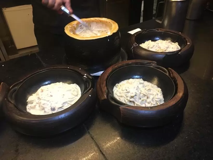 pratos de macarrão feitos com queijo parmesão restaurantes italianos em são paulo: pratos de macarrão feitos com queijo parmesão