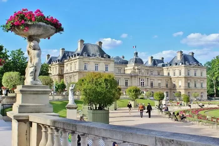 Jardim de Luxemburgo é um dos passeios românticos de Paris